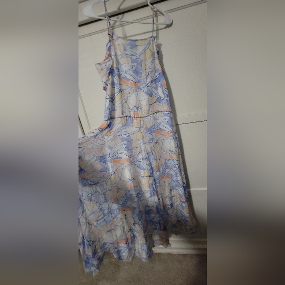 Dainty ruffles frame an airy chiffon maxi dress fashioned w Pockets Size Medium - Picture 8 of 9